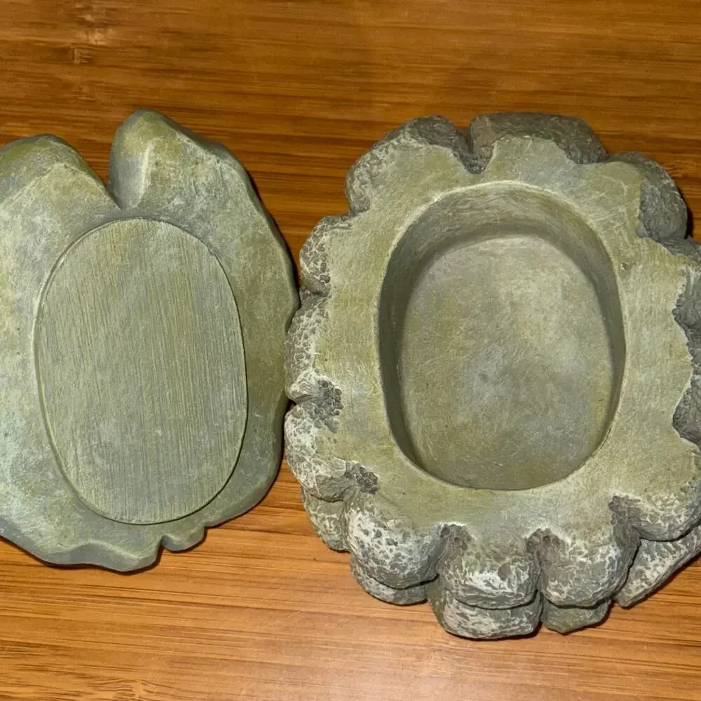 Pale Green Resin Frog Key‎ Hider Hide A Key or Trinket Box w Lid